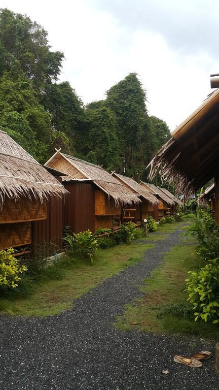 Phuhaya Bamboo Bungalows Ko Lanta Zewnętrze zdjęcie