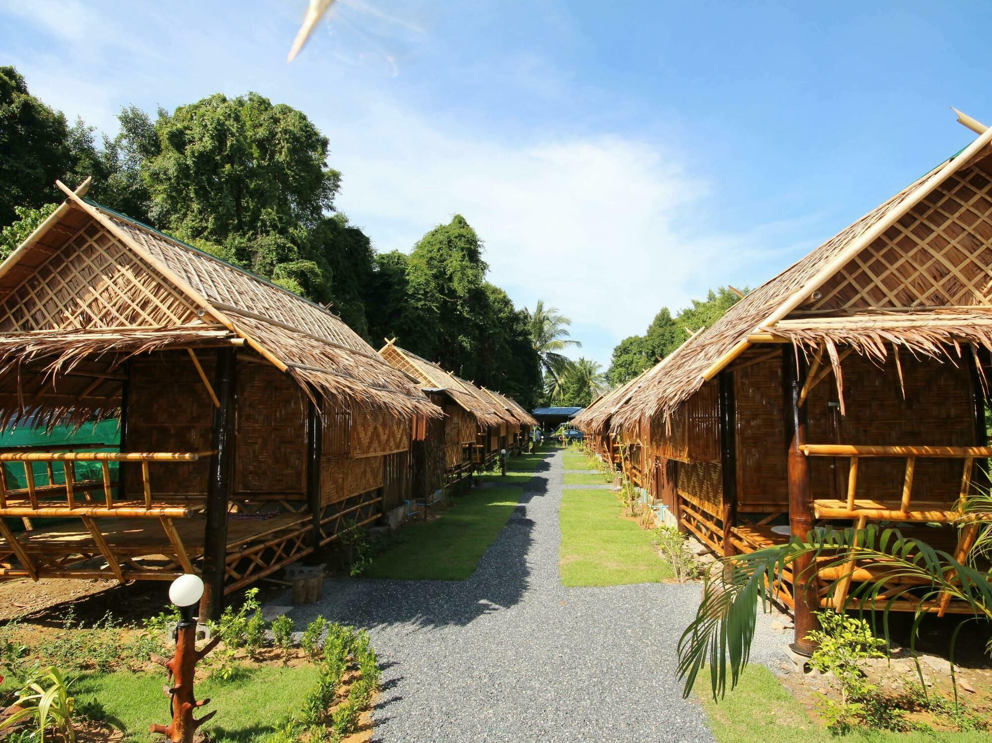 Phuhaya Bamboo Bungalows Ko Lanta Zewnętrze zdjęcie